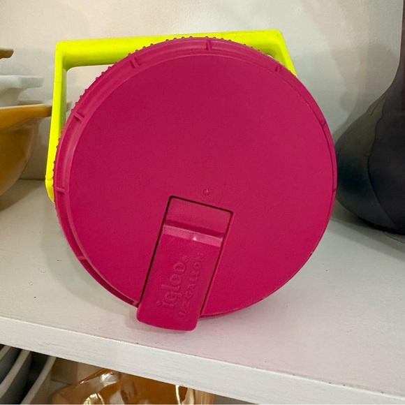 Vintage 1990s Igloo Plastic 1/2 Gallon Insulated Travel Water Jug Cooler - Picture 5 of 10